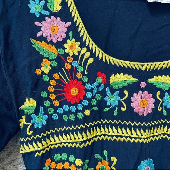 Traditional Floral Embroidered Navy Tunic Blouse Size M Johnny Was Inspired - Picture 3 of 12